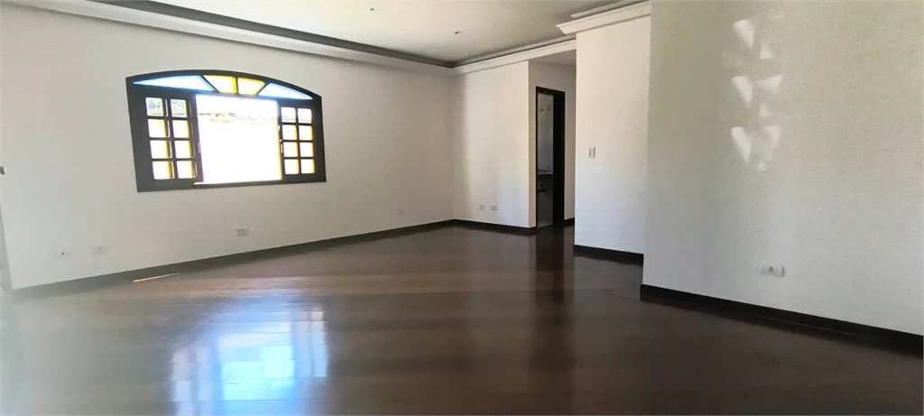 Casa à venda com 187m², 3 quartos, 2 suítes e 2 vagas de garagem próximo à USP