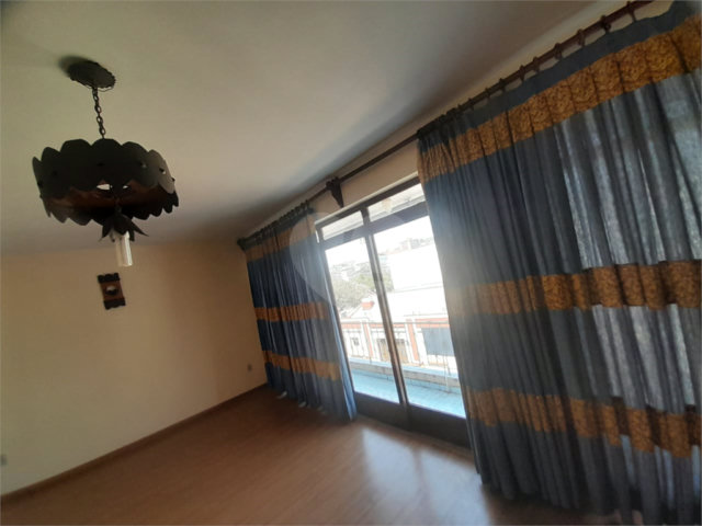Apartamento à venda com 3 quartos, sendo 1 suíte,  no Centro, Serra Negra, SP