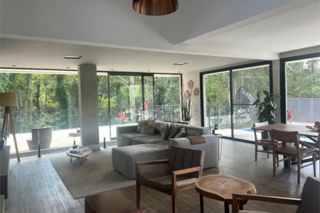 Casa à venda com 2 quartos, sendo 4 suítes, no condomínio Ponderosa, São Roque - SP