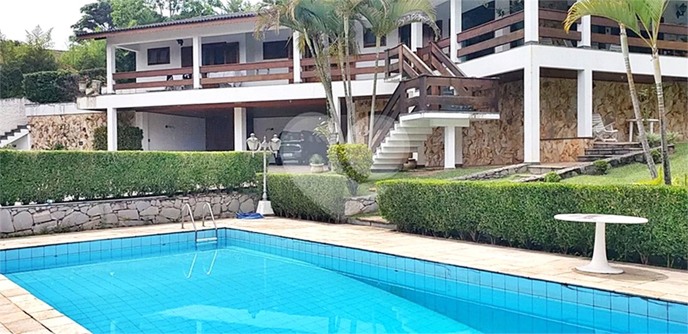 Casa à venda com 4 suítes no condomínio Alpes da Cantareira, Mairiporã - SP