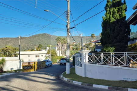 Casa à venda com 4 suítes no condomínio Osato, Atibaia - SP