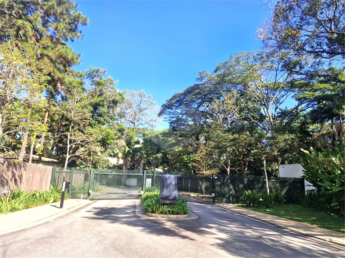 Terreno à venda no condomínio Chácara Santa Helena, São Paulo - SP