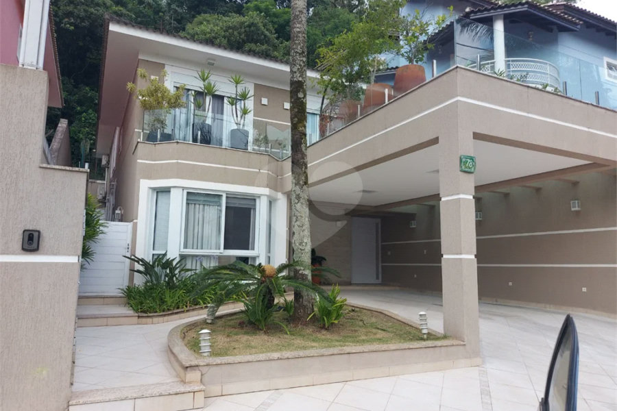 Sobrado à venda com 3 suítes em Horto, São Paulo, SP