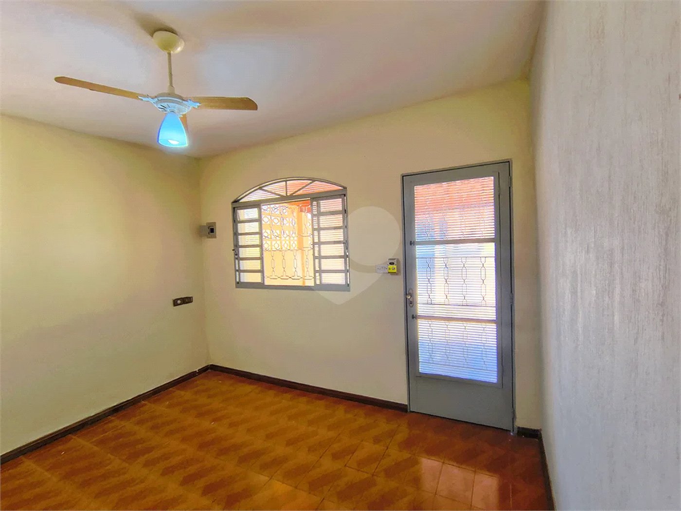 Casa Térrea para Venda – Bairro Vila Avaí, Indaiatuba - com 02 quartos- 01 banheiro-sala -cozinha-quintal e garagem 0 1carro
