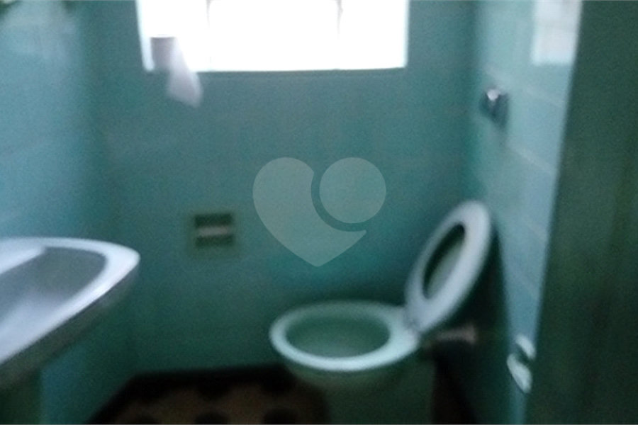 Casa à venda com 4 quartos, sendo 1 suíte, no condomínio Conselheiro Moreira de Barros, São Paulo - SP