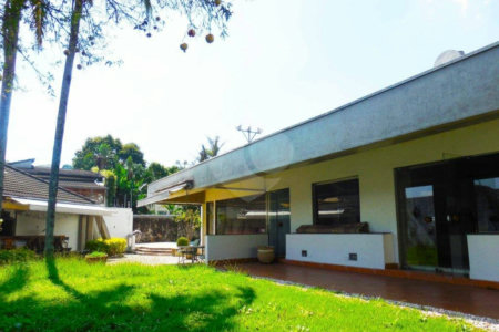 Sobrado à venda ou para alugar com 4 quartos, sendo 1 suíte, em Alto da Boa Vista, São Paulo, SP