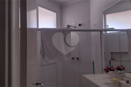 Casa à venda com 3 quartos, sendo 1 suíte, no condomínio Residencial Bouganville, Araraquara - SP