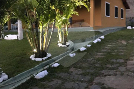 Chácara à venda com 4 quartos, sendo 1 suíte,  em Parque dos Jacarandás, Arujá, SP
