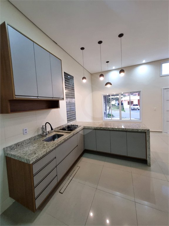 Casa à venda com 3 quartos, sendo 1 suíte, no condomínio Horto Florestal Villagio, Sorocaba - SP