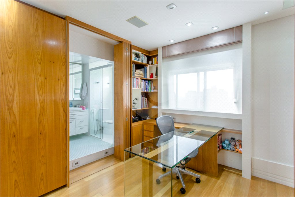 Apartamento à venda com 4 suítes em Vila Suzana, São Paulo, SP