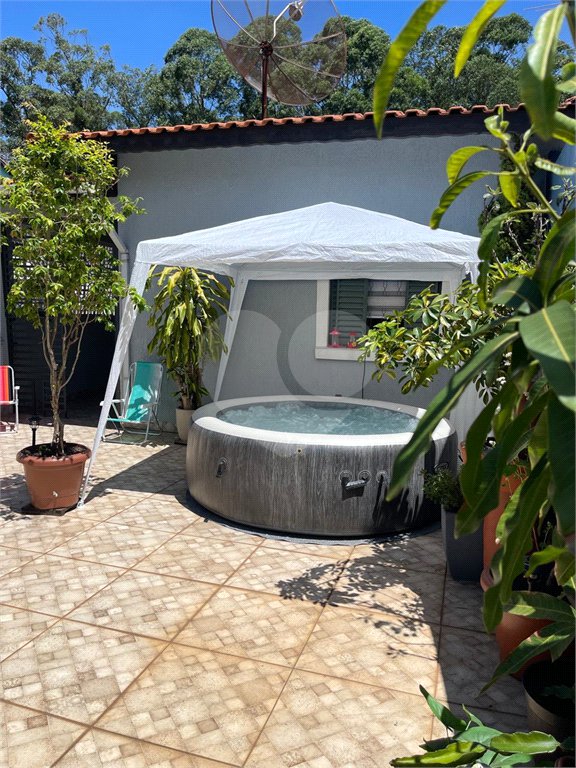Sobrado à venda com 4 quartos, sendo 1 suíte,  em Jardim Las Vegas, Santo André, SP