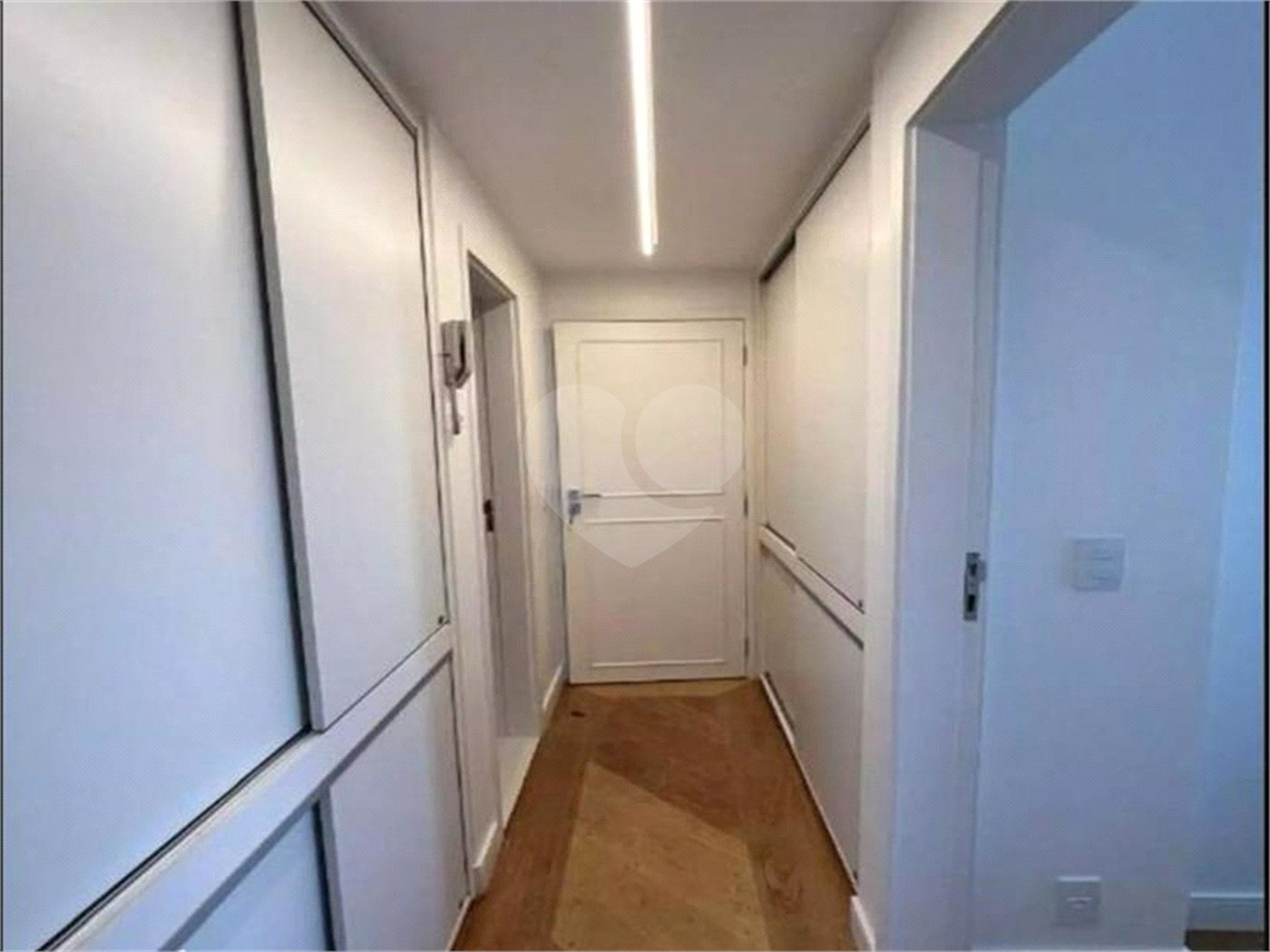 Apartamento à venda com 3 quartos, sendo 1 suíte, em Moema, São Paulo, SP