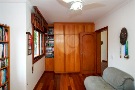 Sobrado à venda com 4 quartos, sendo 2 suítes, em Chácara Monte Alegre, São Paulo, SP
