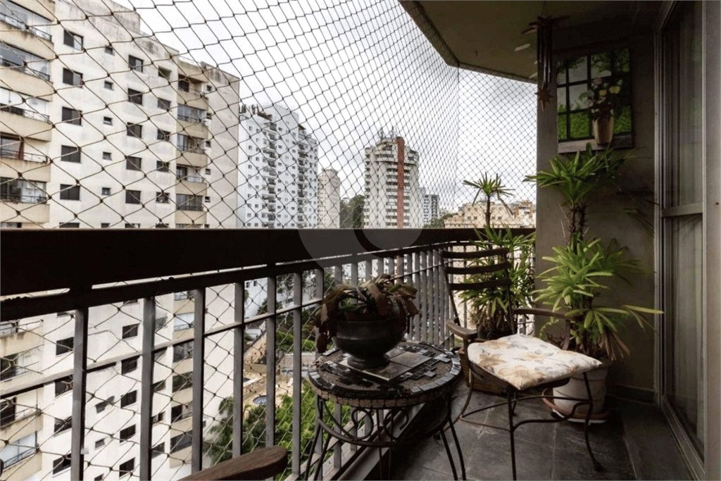 Apartamento à venda com 3 quartos, sendo 1 suíte,  em Vila Andrade, São Paulo, SP