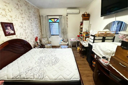 Sobrado à venda com 4 quartos, sendo 2 suítes, em Vila Júlia, Poá, SP