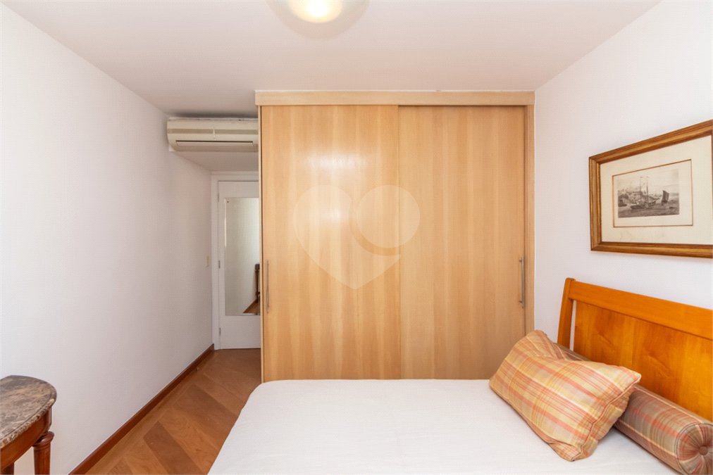 Casa à venda com 4 quartos, sendo 2 suítes, em Alto da Boa Vista, São Paulo, SP