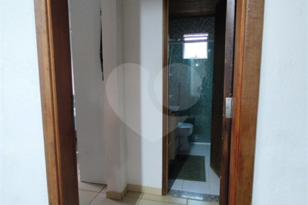 Chácara à venda com 4 quartos, sendo 1 suíte, em Vila Santa Helena, Atibaia, SP
