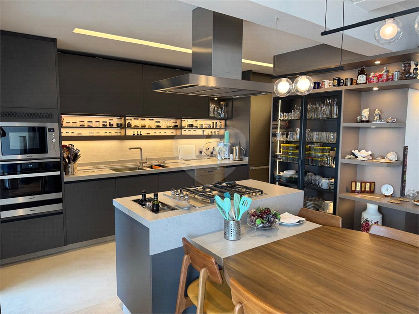 Apartamento à venda com 3 quartos, sendo 2 suítes, em Vila Mariana, São Paulo, SP