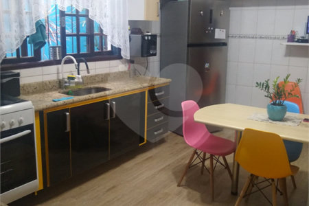 Sobrado à venda com 3 quartos, sendo 1 suíte,  em Vila do Castelo, São Paulo, SP