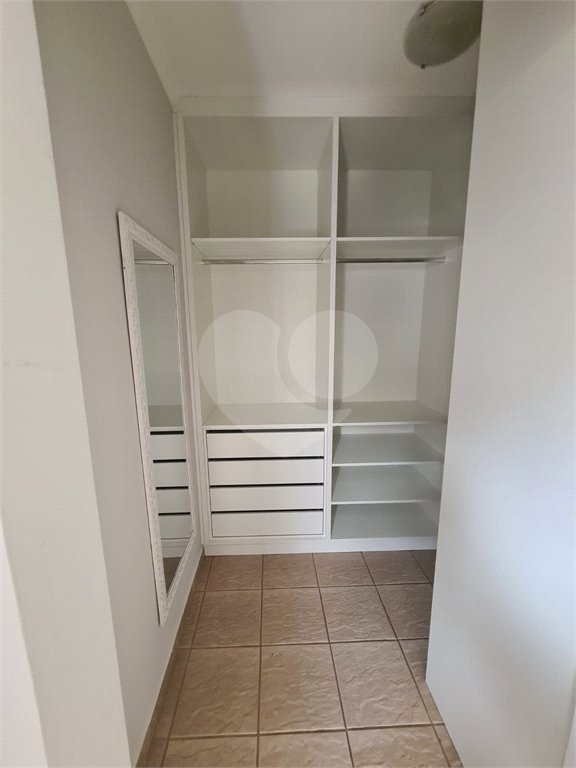Casa à venda com 3 quartos, sendo 2 suítes, no condomínio Terras de São Francisco, Vinhedo - SP