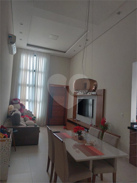 Casa à venda com 3 quartos, sendo 1 suíte, no condomínio Mantova, Indaiatuba - SP