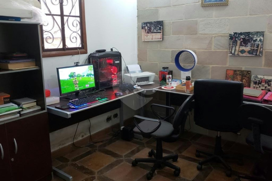 Sobrado à venda com 4 quartos, sendo 1 suíte, em Jardim Floresta, São Paulo, SP