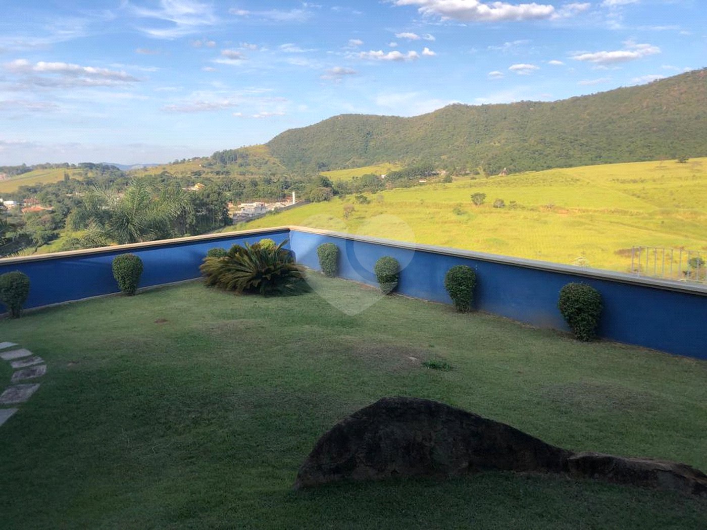 Casa à venda com 4 suítes no condomínio Osato, Atibaia - SP