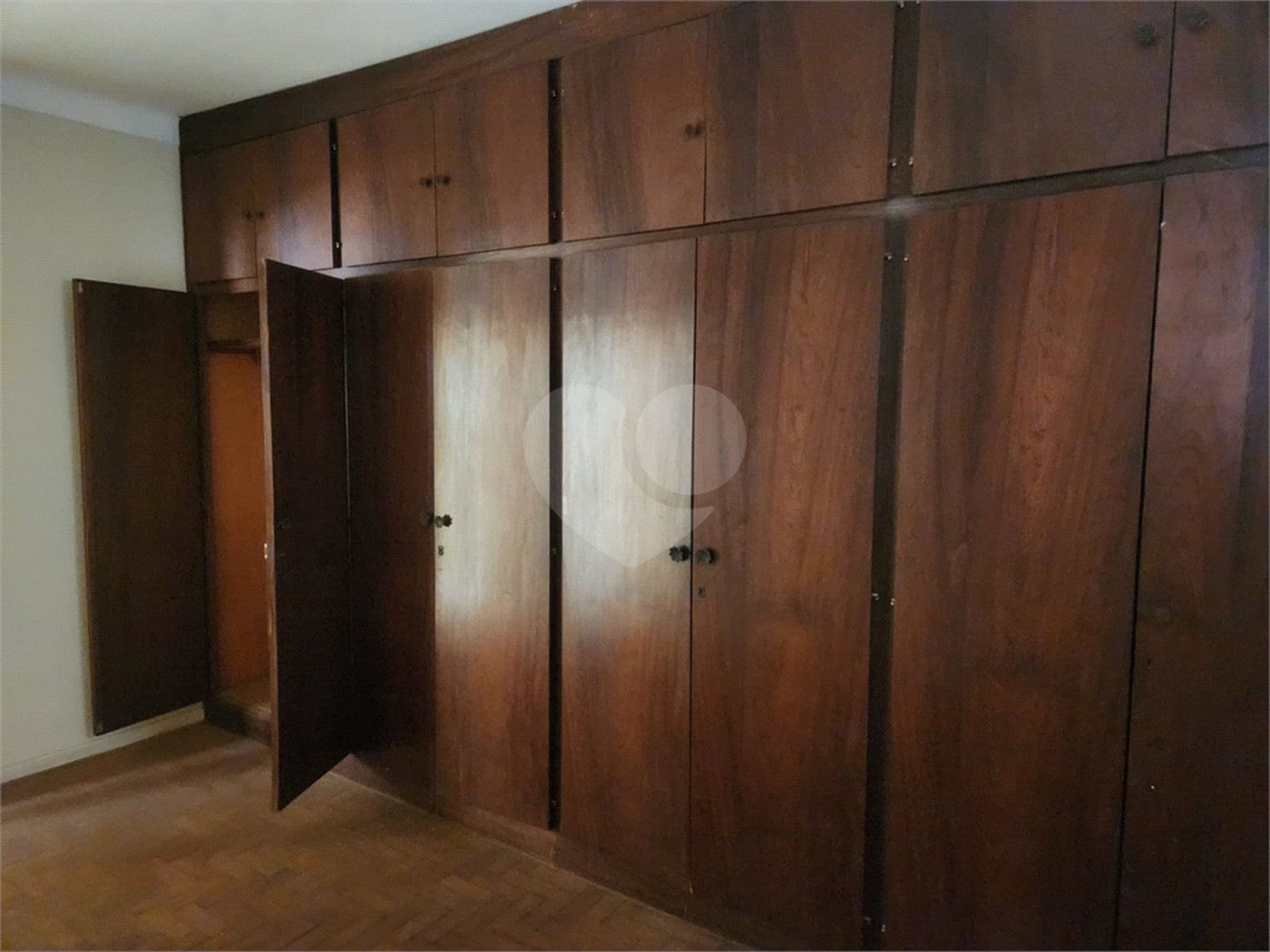 Sobrado à venda com 4 quartos, sendo 1 suíte, no Centro, Araraquara, SP