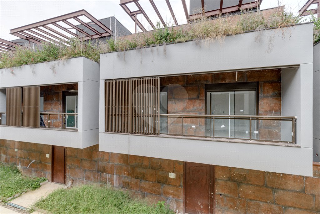 Casa à venda com 4 quartos, sendo 3 suítes, no condomínio Jardim Chapel, São Paulo - SP
