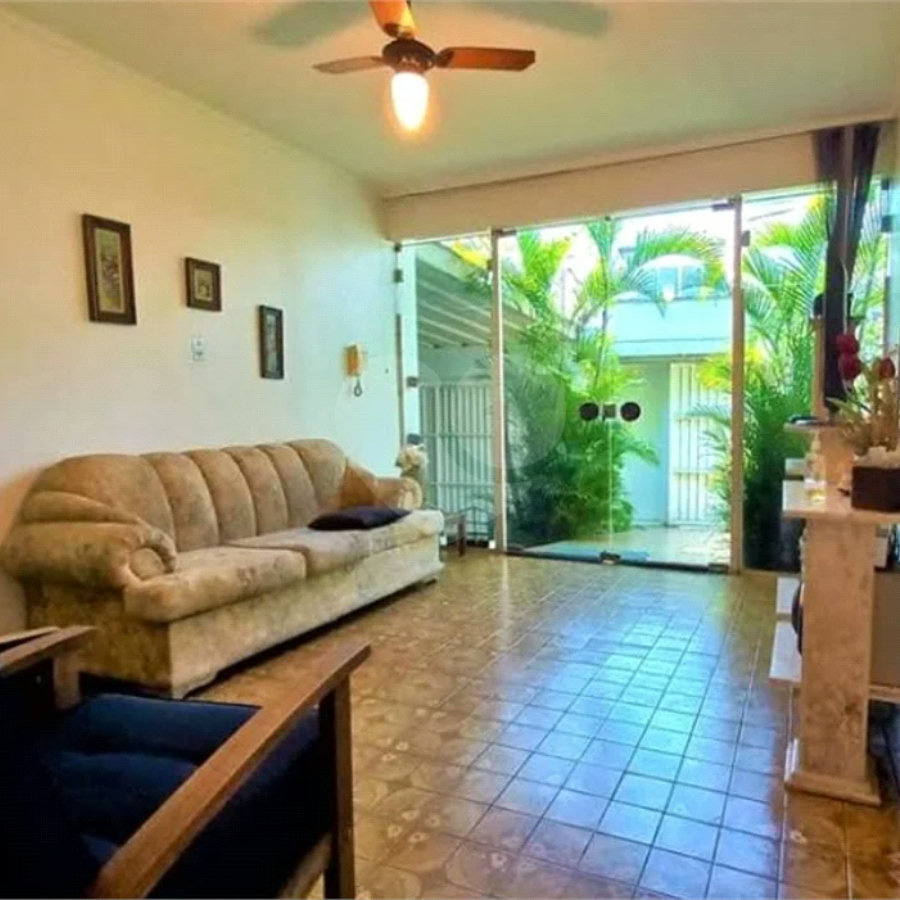 Sobrado à venda 241m² na Vila Mariana 04 dormitórios, 01 suíte e 03 vagas.