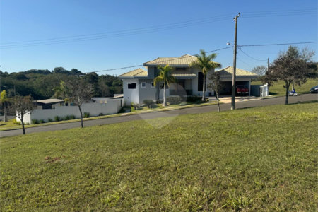 Terreno à venda com 1 suíte no condomínio Village Saint Charbel, Araçoiaba da Serra - SP