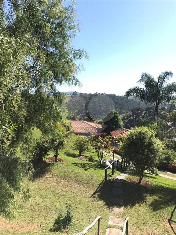 Chácara à venda com 4 quartos, sendo 3 suítes, em Monterrey, Louveira, SP