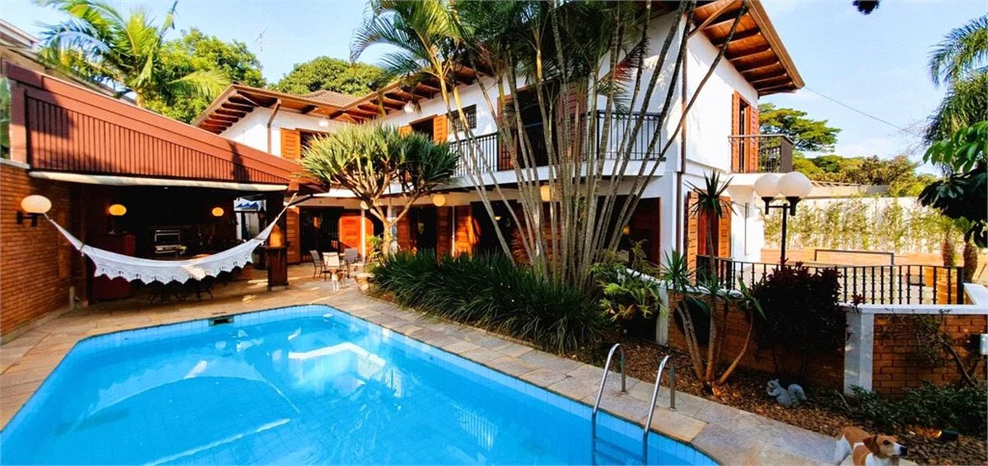 Casa à venda com 5 suítes em Jardim Leonor, São Paulo, SP