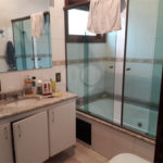 Mansão em condomínio, com 6 suites, e vagas para 15 autos....