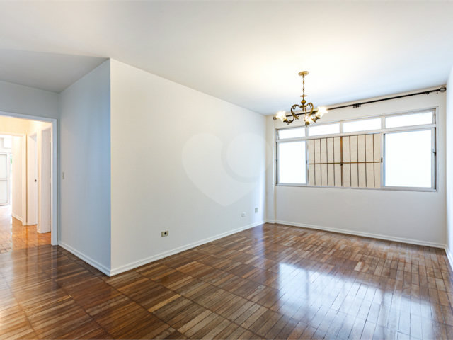 Apartamento à venda com 3 quartos, sendo 1 suíte,  em Jardim América, São Paulo, SP