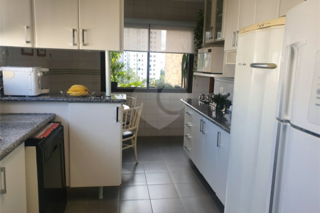 Apartamento à venda com 4 suítes em Vila Andrade, São Paulo, SP