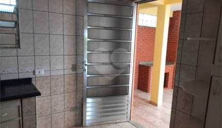 Sobrado à venda com 3 quartos, sendo 1 suíte,  em Portal da Primavera, Cotia, SP