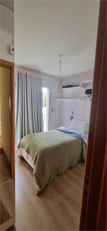 Casa à venda com 4 quartos, sendo 2 suítes,  no condomínio Casas de Windsor, São Paulo - SP