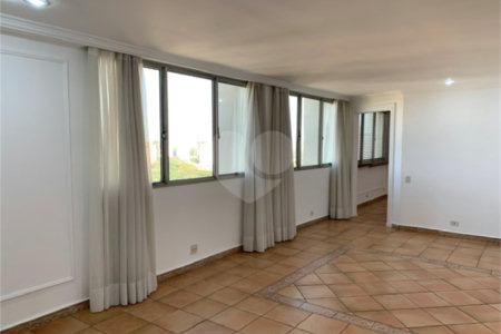 Apartamento à venda com 3 quartos, sendo 1 suíte, em Alto da Boa Vista, São Paulo, SP