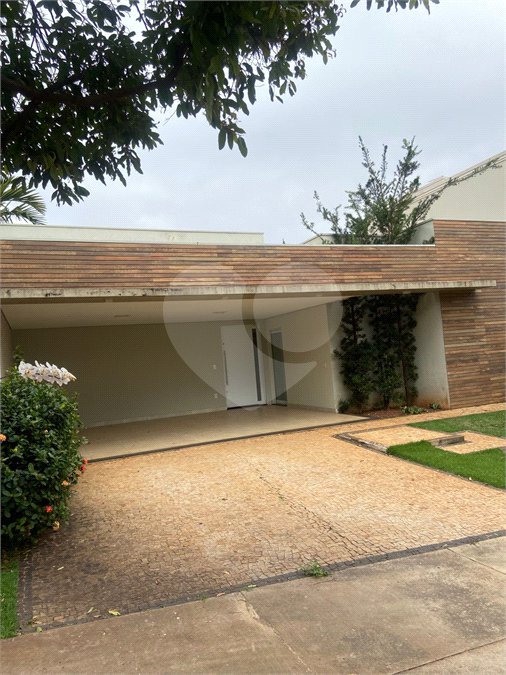 Casa à venda ou para alugar com 3 suítes no condomínio Portal das Tipuanas, Araraquara - SP