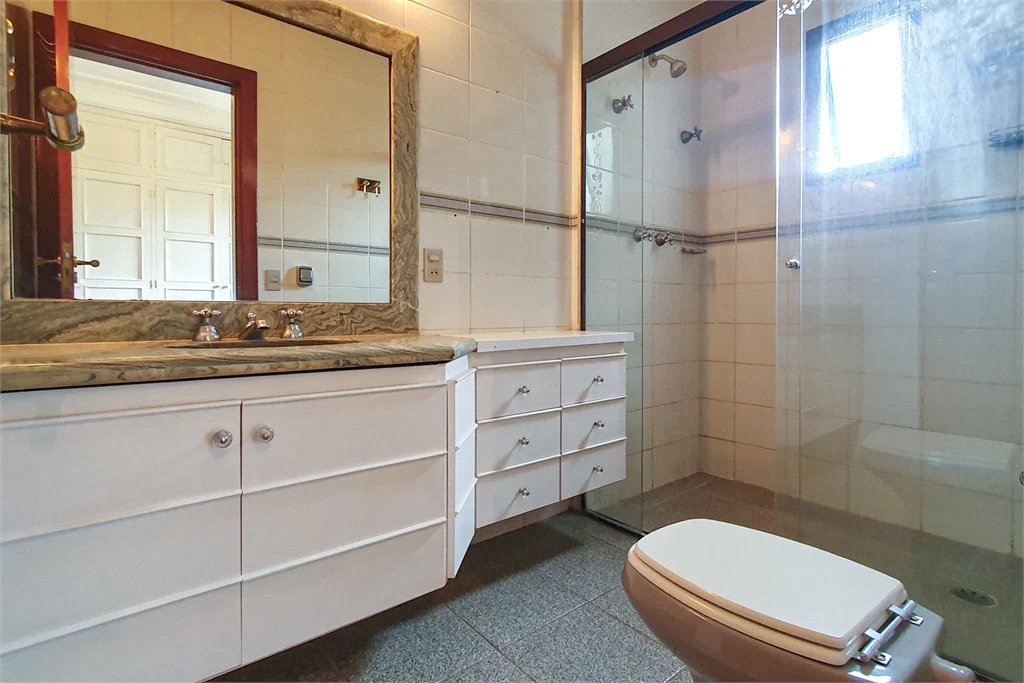 Casa à venda com 4 quartos, sendo 3 suítes,  no condomínio Vila das Flores, São Paulo - SP