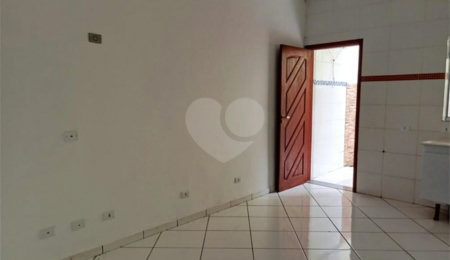 Sobrado à venda com 3 quartos, sendo 1 suíte,  em Jardim Las Vegas, Santo André, SP