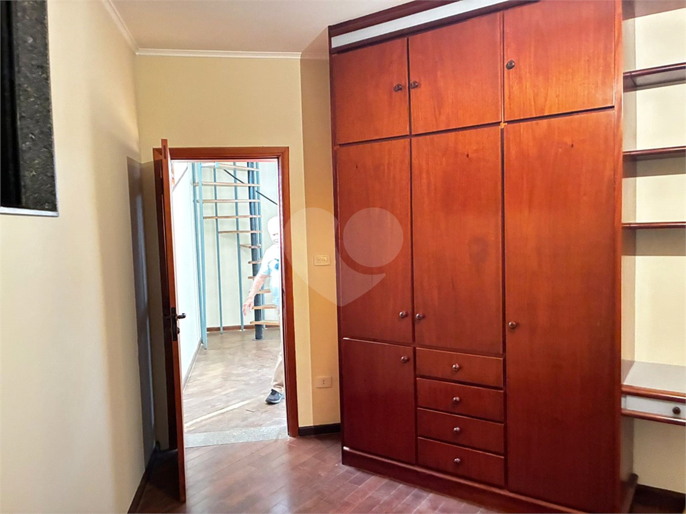 Sobrado para alugar com 4 quartos, sendo 2 suítes,  no Centro, Três Lagoas, MS