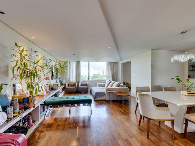 Apartamento à venda com 4 quartos, sendo 1 suíte,  em Santo Amaro, São Paulo, SP
