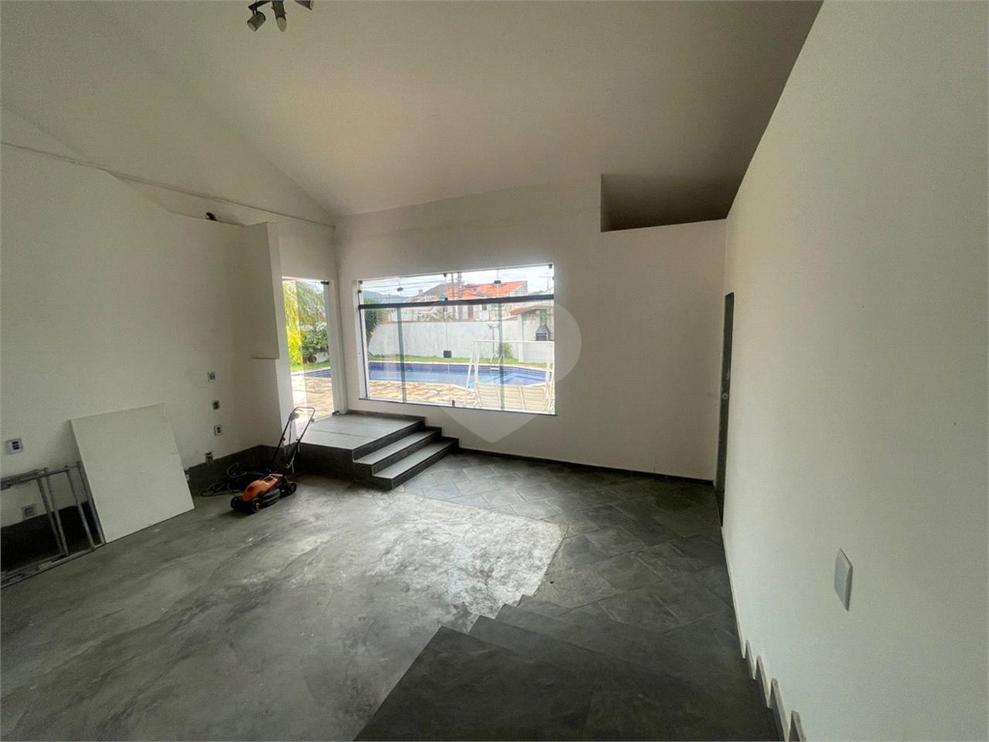 Sobrado à venda com 3 quartos, sendo 1 suíte,  em Jardim Armênia, Mogi das Cruzes, SP