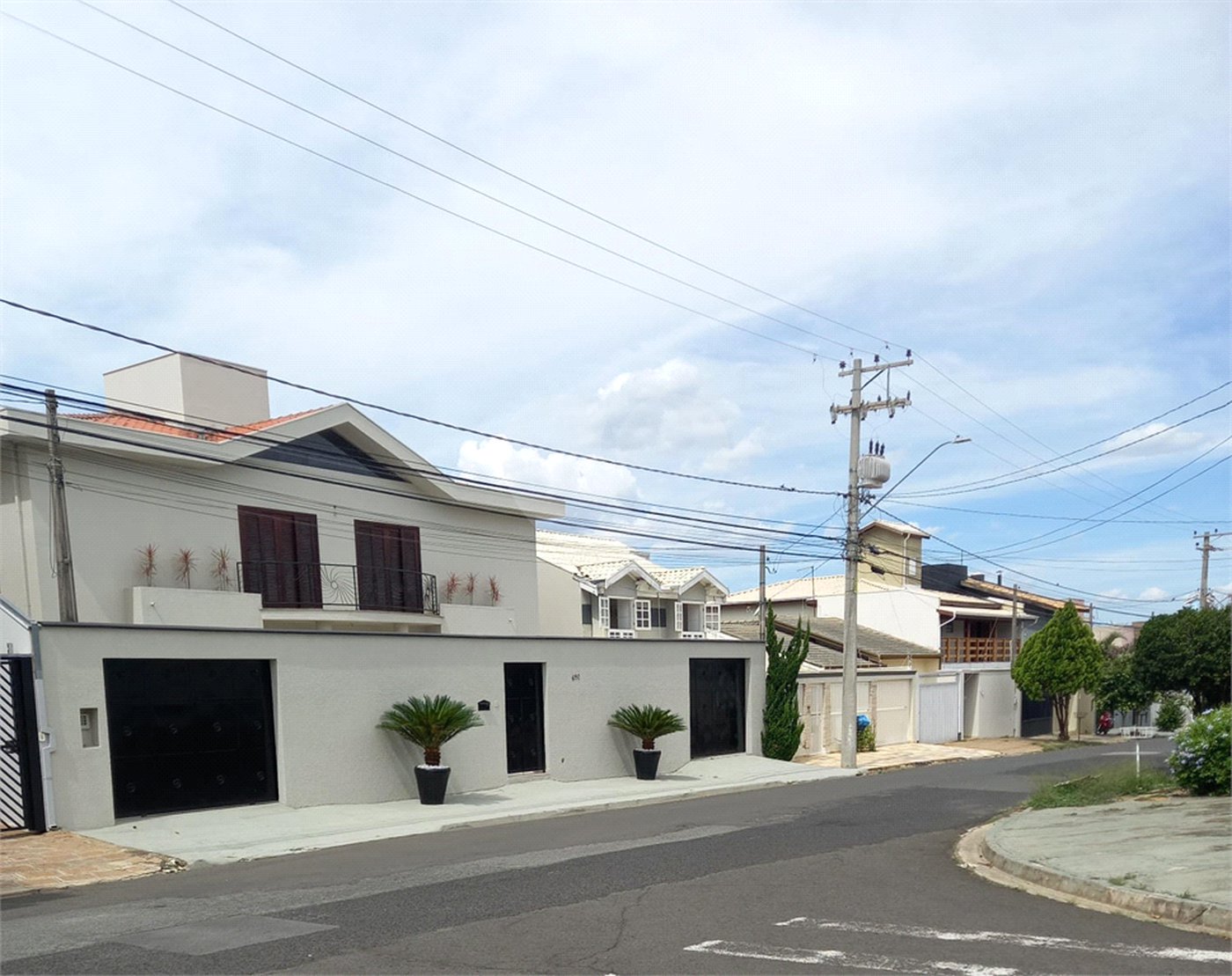 Casa à venda ou para alugar com 4 suítes em Jardim Regina, Indaiatuba, SP
