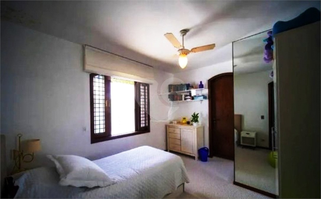 Casa à venda com 5 quartos, sendo 2 suítes,  em Jardim Everest, São Paulo, SP