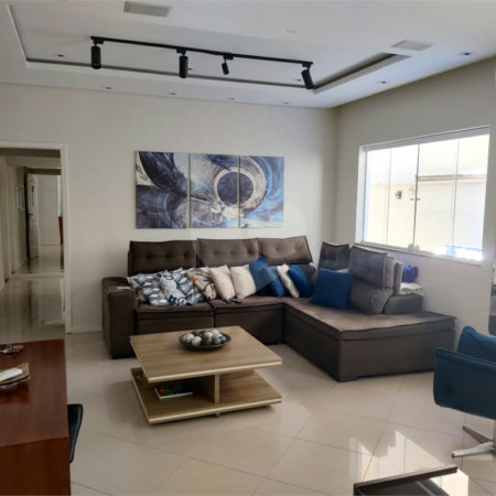 Casa à venda com 4 quartos, sendo 2 suítes, no condomínio Residencial Jardim das Palmeiras, Vinhedo - SP