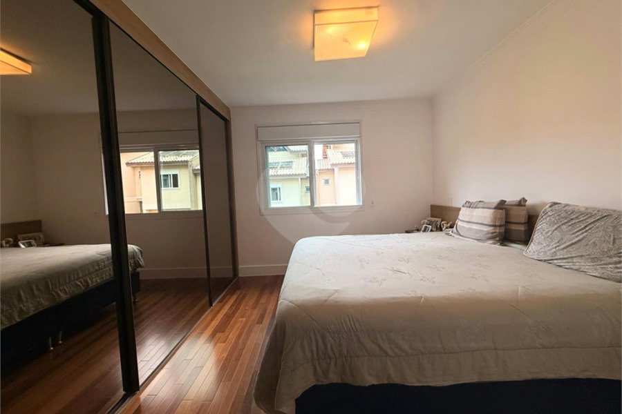 Casa à venda com 4 quartos, sendo 2 suítes, no condomínio Florada da Serra, São Paulo - SP