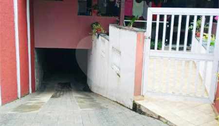 Sobrado à venda com 3 quartos, sendo 1 suíte,  em Jardim Casa Branca, Suzano, SP